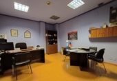 Local comercial en venta con 110m² en Vitoria, en la zona de Txagorritxu, Calle José Miguel de Barandiarán foto