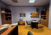 Local comercial en venta con 110m² en Vitoria, en la zona de Txagorritxu, Calle José Miguel de Barandiarán foto