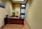 Local comercial en venta con 110m² en Vitoria, en la zona de Txagorritxu, Calle José Miguel de Barandiarán foto