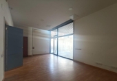 Local comercial en venta con 108m² en Barcelona, en la zona de Sant Pere, Santa Caterina i la Ribera, Plaça de Joan Fiveller foto