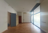 Local comercial en venta con 108m² en Barcelona, en la zona de Sant Pere, Santa Caterina i la Ribera, Plaça de Joan Fiveller foto