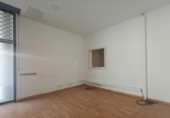 Local comercial en venta con 108m² en Barcelona, en la zona de Sant Pere, Santa Caterina i la Ribera, Plaça de Joan Fiveller foto