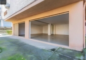 153m² commercial premises for sale in Granada, Calle Rosalía de Castro photo