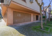 153m² commercial premises for sale in Granada, Calle Rosalía de Castro photo