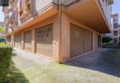 153m² commercial premises for sale in Granada, Calle Rosalía de Castro photo