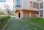 153m² commercial premises for sale in Granada, Calle Ronda de Panaderos photo