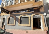 Local comercial en venta con 159m² en Torrevieja foto