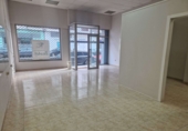 83m² locaux commerciaux pour location à Bertamiráns, dans le quartier de Ortoño photo