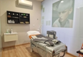 123m² hair salon for sale in Bertamiráns, in the area of Ortoño photo