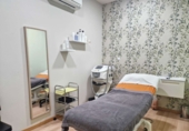 123m² hair salon for sale in Bertamiráns, in the area of Ortoño photo