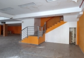 Local comercial en alquiler con 600m² en Granada, en la zona de La Encina foto