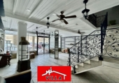 210m² commercial premises for sale in Laredo photo