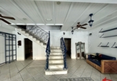 210m² commercial premises for sale in Laredo photo