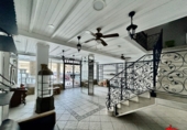 210m² commercial premises for sale in Laredo photo