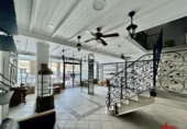 210m² commercial premises for sale in Laredo photo