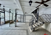 210m² commercial premises for sale in Laredo photo
