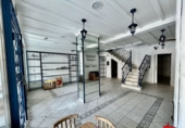 210m² commercial premises for sale in Laredo photo