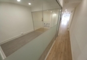 187m² commercial premises for sale in Barcelona, in the area of Les Corts, Carrer de Caballero photo