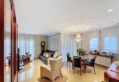 617m² bâtiment pour vente à Salt, Travessia del Coll photo