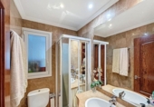 617m² bâtiment pour vente à Salt, Travessia del Coll photo