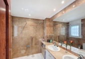617m² bâtiment pour vente à Salt, Travessia del Coll photo