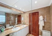 617m² bâtiment pour vente à Salt, Travessia del Coll photo