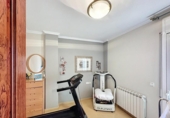 617m² bâtiment pour vente à Salt, Travessia del Coll photo