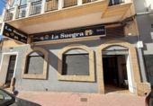 Local comercial en venta con 159m² en Torrevieja, Calle Maestro Francisco Casanovas foto