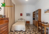 500m² building for sale in Granada, in the area of Magdalena Neighborhood, Calle Párraga photo