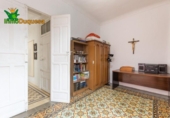 500m² building for sale in Granada, in the area of Magdalena Neighborhood, Calle Párraga photo