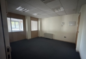 340m² offices for rent in Logroño photo