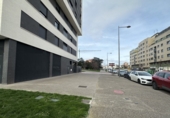 Local comercial en alquiler con 155m² en Logroño foto