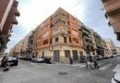 Local comercial en venta con 135m² en Alicante, Calle Monforte del Cid foto