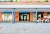 Local comercial en venta con 180m² en Vilanova i la Geltrú, en la zona de Masia Nova, Rambla de Josep Antoni Vidal foto