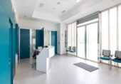 231m² commercial premises for sale in Granada, in the area of Campus, Calle Alhendín photo