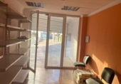 Local comercial en alquiler con 110m² en Albox foto