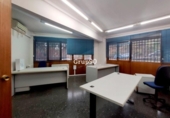 237m² bureaux pour vente à Lérida, Turó de Gardeny photo