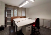 237m² bureaux pour vente à Lérida, Turó de Gardeny photo