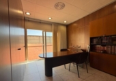 235m² bureaux pour vente à Empuriabrava, dans le quartier de Empuriabrava, Carrer Aeroclub photo