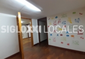 352m² commercial premises for rent in Barcelona, in the area of the Congress and the Indians, Carrer de Puerto Príncipe photo