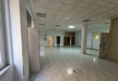 Local comercial en alquiler con 350m² en Cáceres, en la zona de San Juan foto