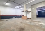 132m² commercial premises for sale in Madrid, in the area of Good View, Calle de Alzina photo