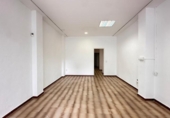 65m² commercial premises for sale in Carlet, Calle de Goya photo