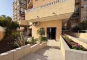 Local comercial en venta con 60m² en Torrevieja foto