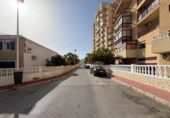 Local comercial en venta con 60m² en Torrevieja foto