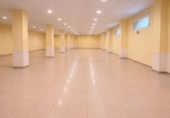 Local comercial en alquiler con 904m² en Linares foto