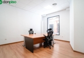 258m² commercial premises for sale in Granada, in the area of Neighborhood of the Duchess, Plaza Sor Cristina de la Cruz de Arteaga photo