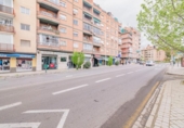 112m² commercial premises for sale in Granada, Plaza de la Ciudad de los Cármenes photo