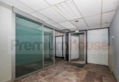 105m² locaux commerciaux pour vente à Barcelone, dans le quartier de Sant Martí de Provençals, Plaça de Maria Espinalt i Font photo