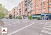 112m² locaux commerciaux pour vente à Grenade, dans le quartier de Doctores, Avenida del Doctor Olóriz photo